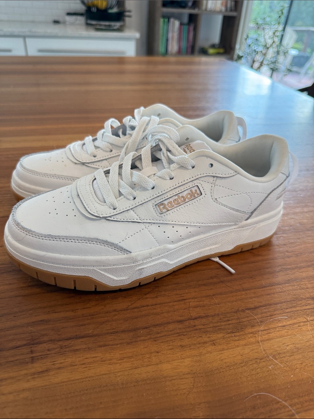 EUC Reebok Club C Extra women’s sz 7.5 gold